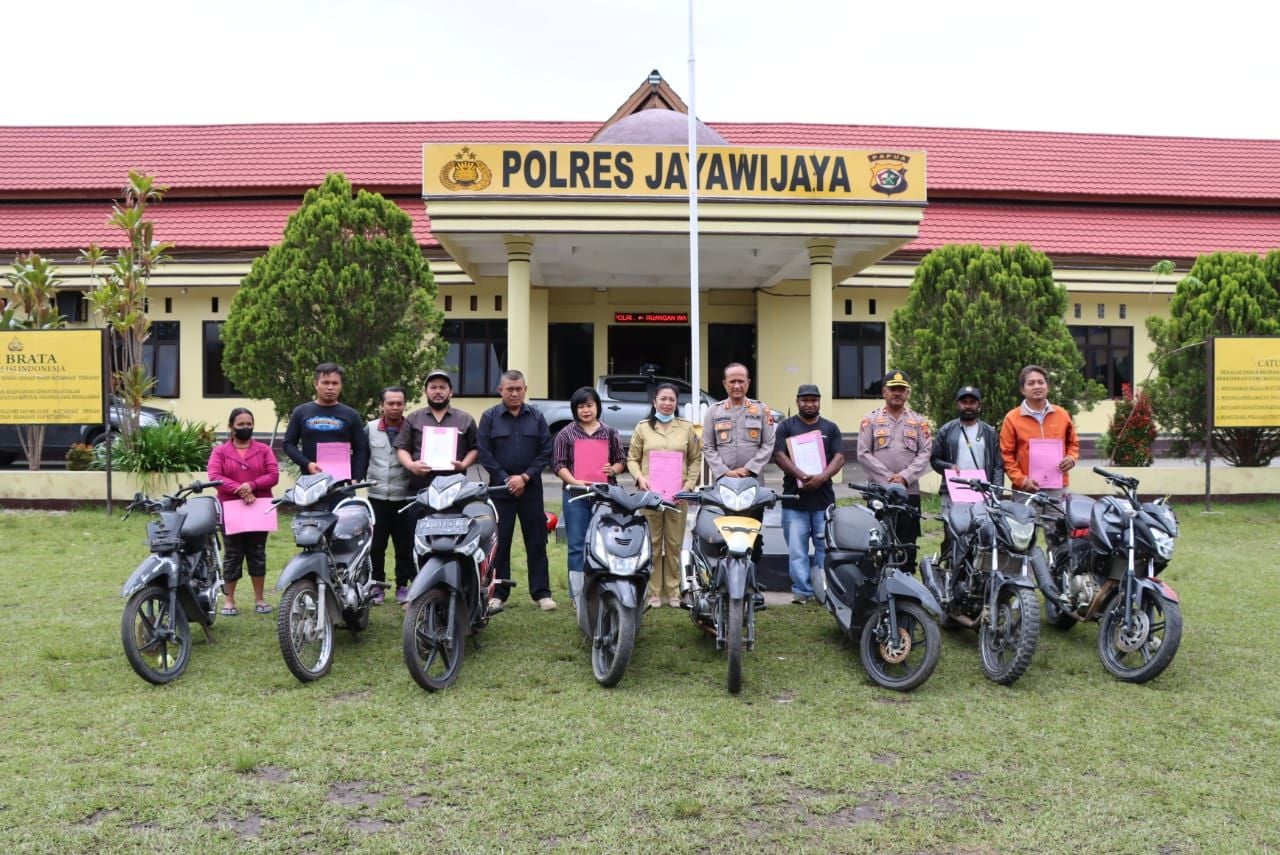 RRI.co.id - Polres Jayawijaya Kembalikan 8 Unit Motor Hasil Curanmor