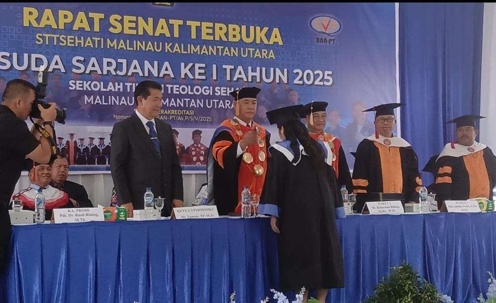 YPPSDM Sehati Malinau Mewisuda 26 Sarjana Theologi