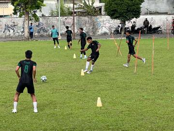 RRI.co.id - Perdana Latih PSMS, Kas Hartadi Soroti Fisik Pemain