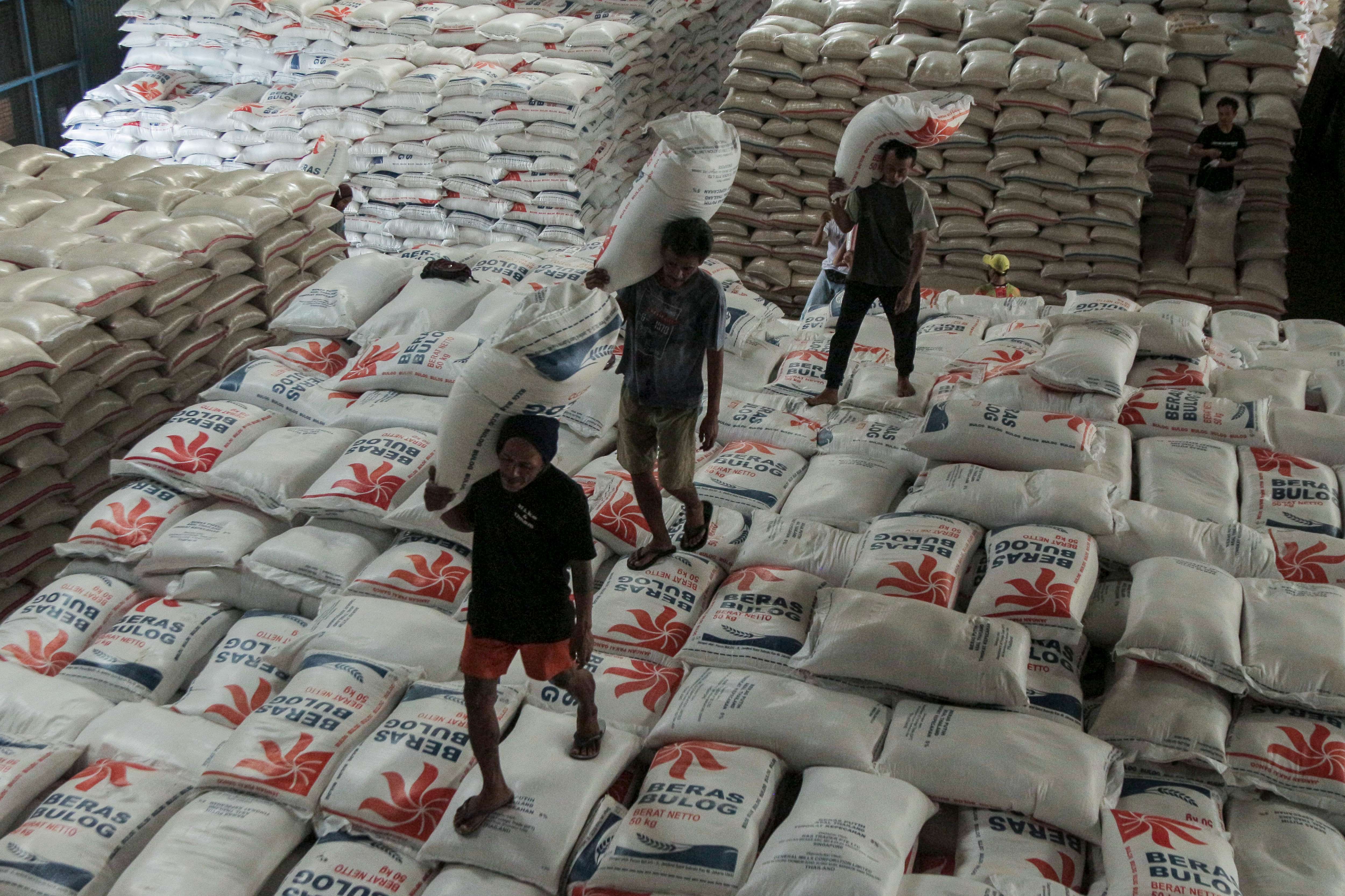RRI.co.id - Stok Beras Bulog Aman, Capai 1,5 Juta Ton