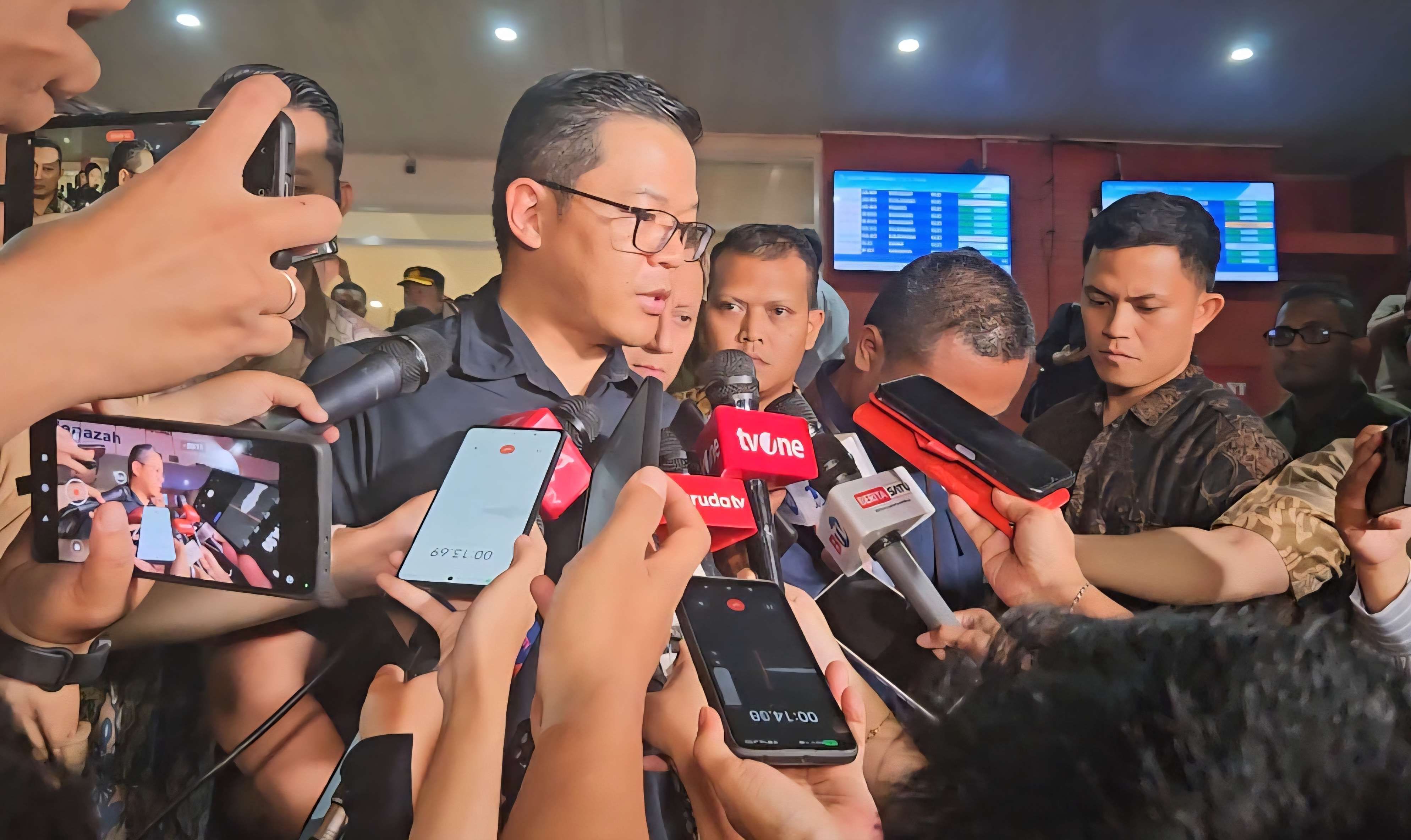 RRI.co.id - Menlu Jamin Pendidikan dan Kesejahteraan Anak Diplomat Zetro Purba