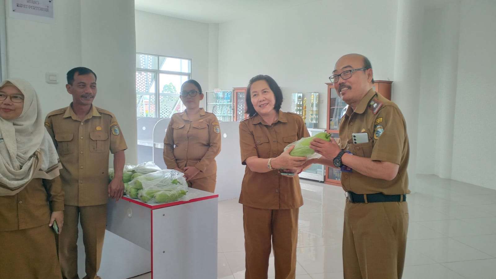 Perpustakaan Sintang Ajari Warga Bertanam Hidroponik, Dorong Kemandirian Pangan lewat Literasi