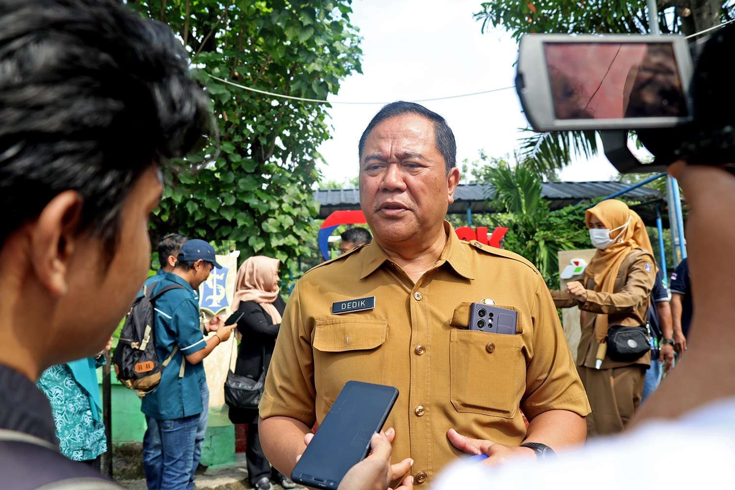 RRI.co.id - DLH Surabaya Selidiki Dugaan Mikroplastik dalam Air Hujan