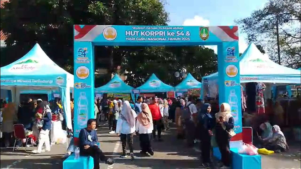 RRI.co.id - Pemkot Surakarta Peringati Hari KORPRI Dengan Pasar Murah