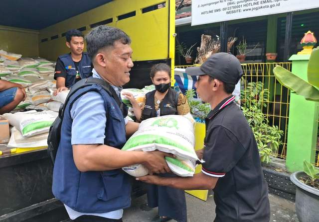 Salurkan Bantuan Pangan Beras, Bulog Yogyakarta Akui Jumlah Penerima Menurun